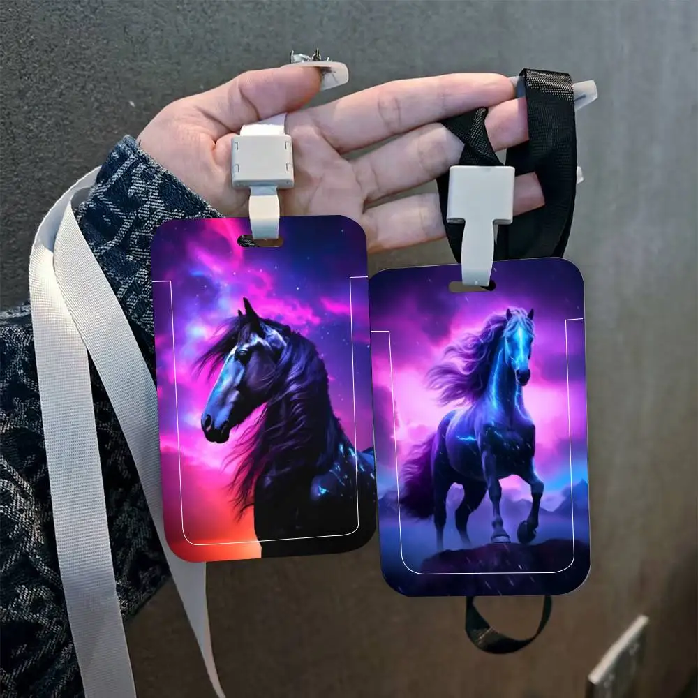 黒と白の野生馬 ID カードホルダー ランヤードカバー 女性 - Wildes Leatherwork のレビューと価格